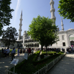 Голубое небо Стамбула и минереты Голубой Мечети.