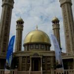 Новая мечеть перед аэропортом г. Грозного