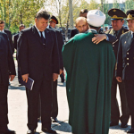 25 апреля 2002 года Владимир Путин побеседовал со встречавшим его на набережной Волги астраханским муфтием Назымбеком Ильязовым.