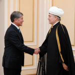 Муфтий шейх Равиль Гайнутдин и Президент Республики Кыргызстана Алмазбек Атамбаев